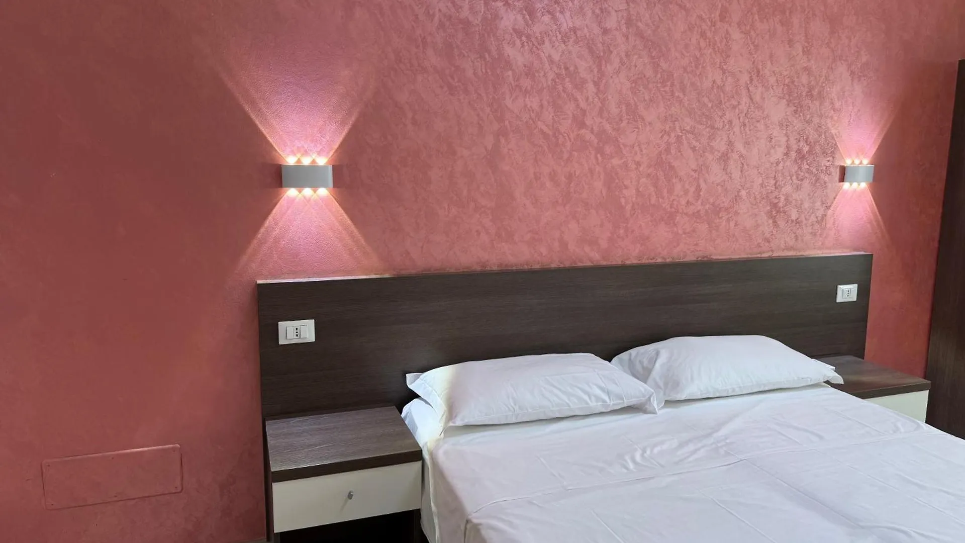 Tiburtina Hotel Holiday Roma 0*,  Italia