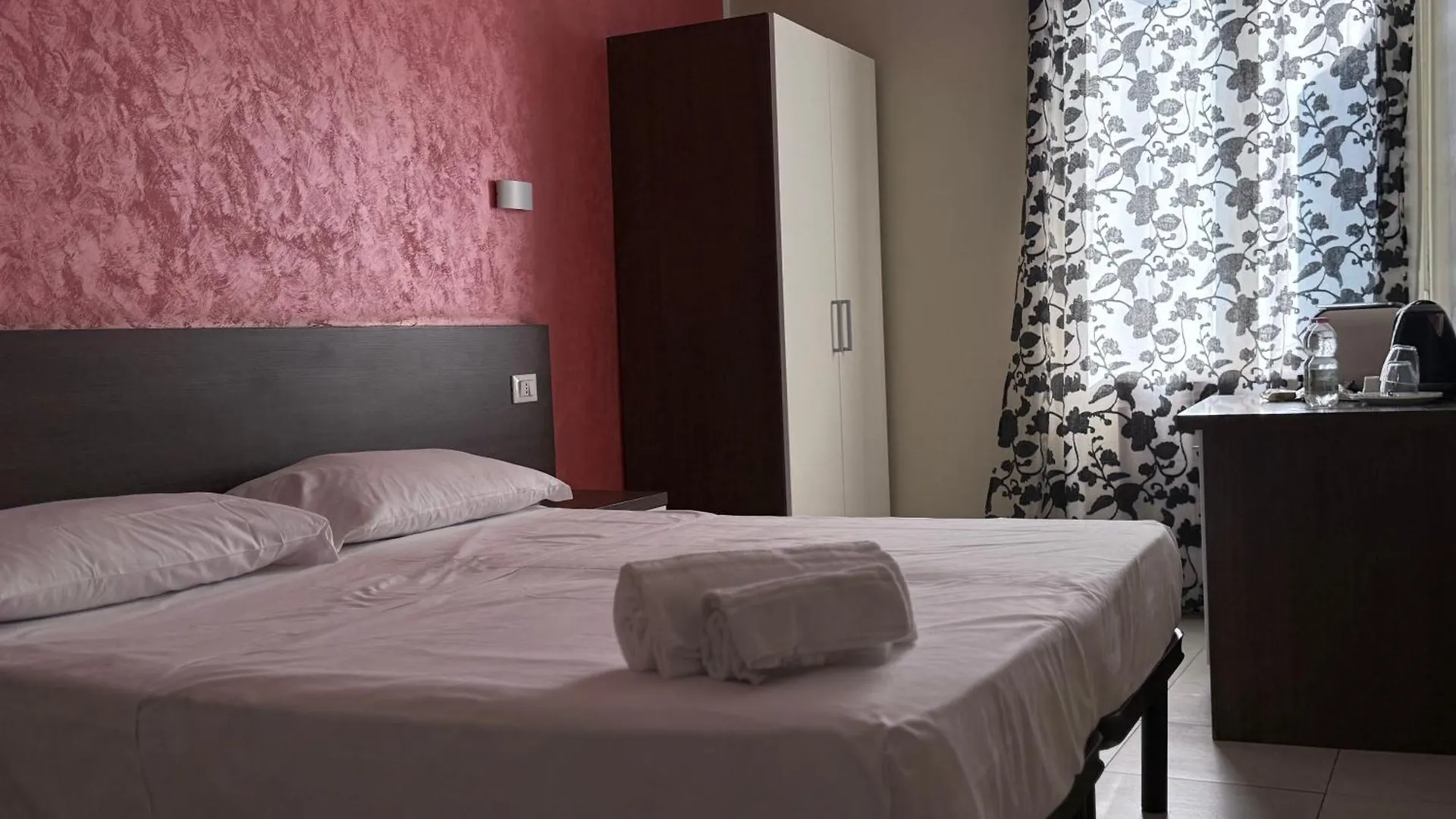 Tiburtina Hotel Holiday Roma 0*,  Italia